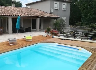 Difloisirs-accessoire-pisicine-escalier-largeur-dans-la-forme