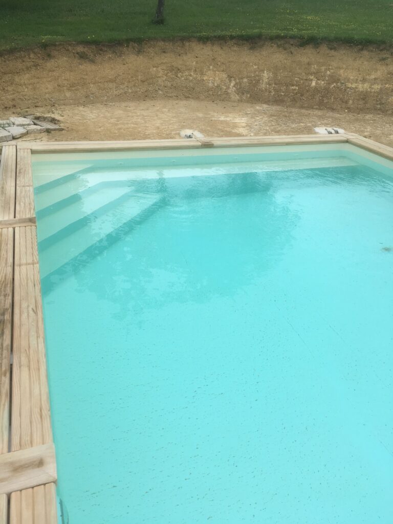 Accessoires-piscines-Escalier-angle
