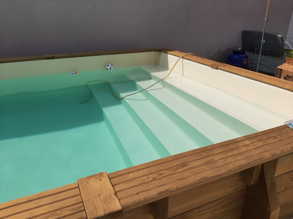 Escalier-Banquette-Piscine-Camredon-liner-beige