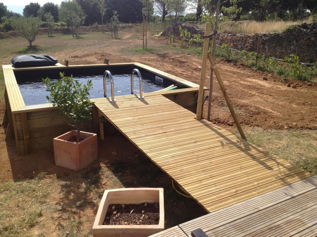 mini piscine en bois.